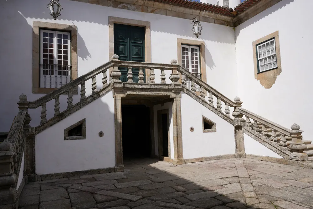 Inner courtyard: a two-armed staircase with a shared landing, giving direct access to the main floor.